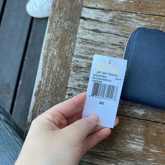 Brand new Michael Kors leather wallet - Picture 2 of 4